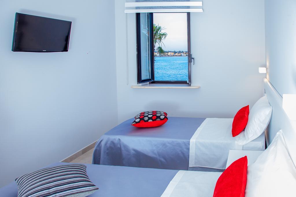 Acquamarina B&B 切萨雷奥港 外观 照片